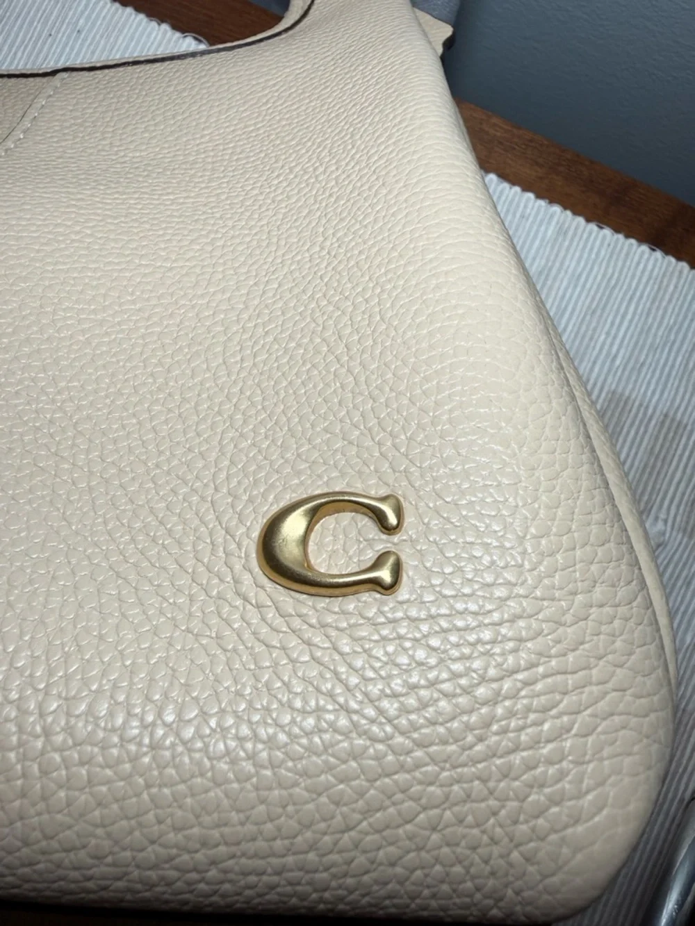 Coach Lana 23 in ivory pebbled leather - Picture 5 of 9
